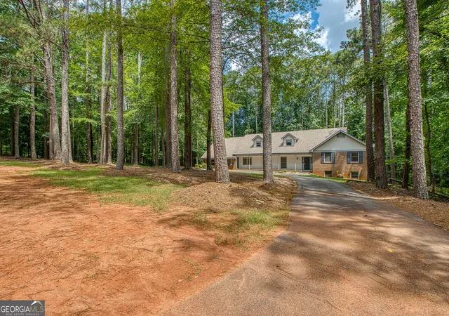 Homes for sale in Fayetteville, GA | 121 Stearman Rd, Fayetteville, GA 30214 | MLS# 10802838