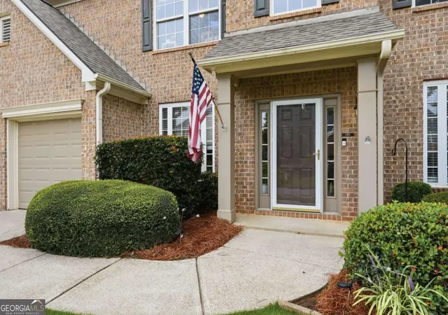 Photo 3 of Single family home for sale at 5165 Huntington Crest Ln, Cumming, GA 30040 | MLS# 10822976 | Listing updated on 2026-10-16