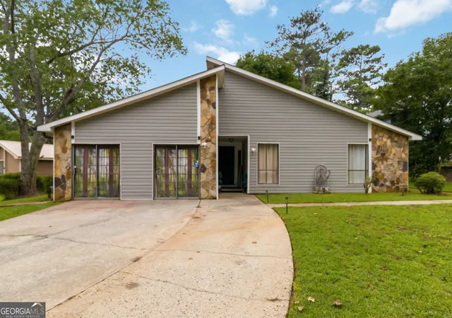 Photo 1 of Single family home for sale at 8847 Wellston Ct, Jonesboro, GA 30238 | MLS# 10808442 | Listing updated on 2026-09-21