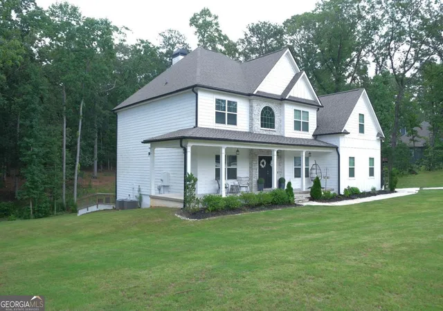 Photo 3 of Single family home for sale at 6720 Grayland Dr, Douglasville, GA 30135 | MLS# 10812822 | Listing updated on 2026-08-28