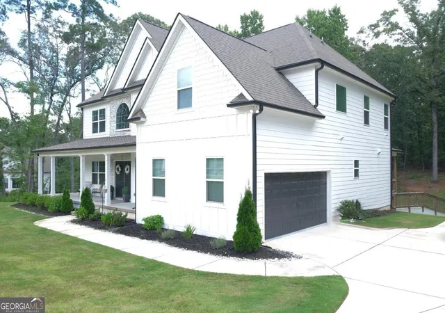 Photo 3 of Single family home for sale at 6720 Grayland Dr, Douglasville, GA 30135 | MLS# 10812822 | Listing updated on 2026-10-16