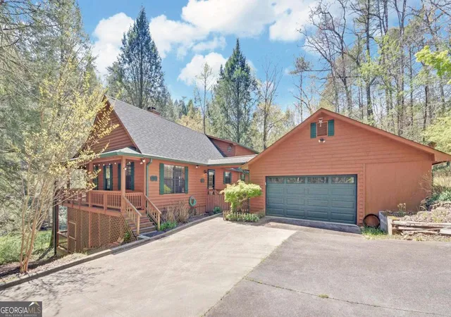 Photo 2 of Single family home for sale at 380 Bear Ft Dr, Blue Ridge, GA 30513 | MLS# 10730157 | Listing updated on 2026-07-14