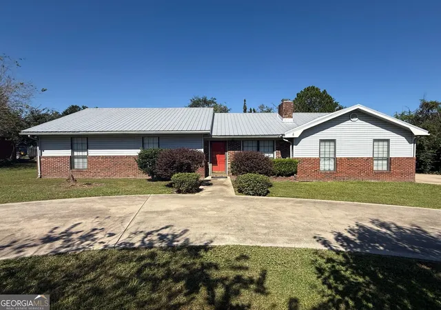 Photo 1 of Single family home for sale at 3427 Meadow Ln, Waycross, GA 31503 | MLS# 10879054 | Listing updated on 2026-10-27