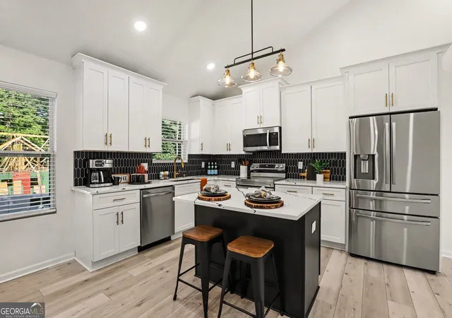 Photo 3 of Sale Pending at 1250 Byewood Ln Sw, Atlanta, GA 30310 | MLS# 10811541 | Listing updated on 2026-09-30