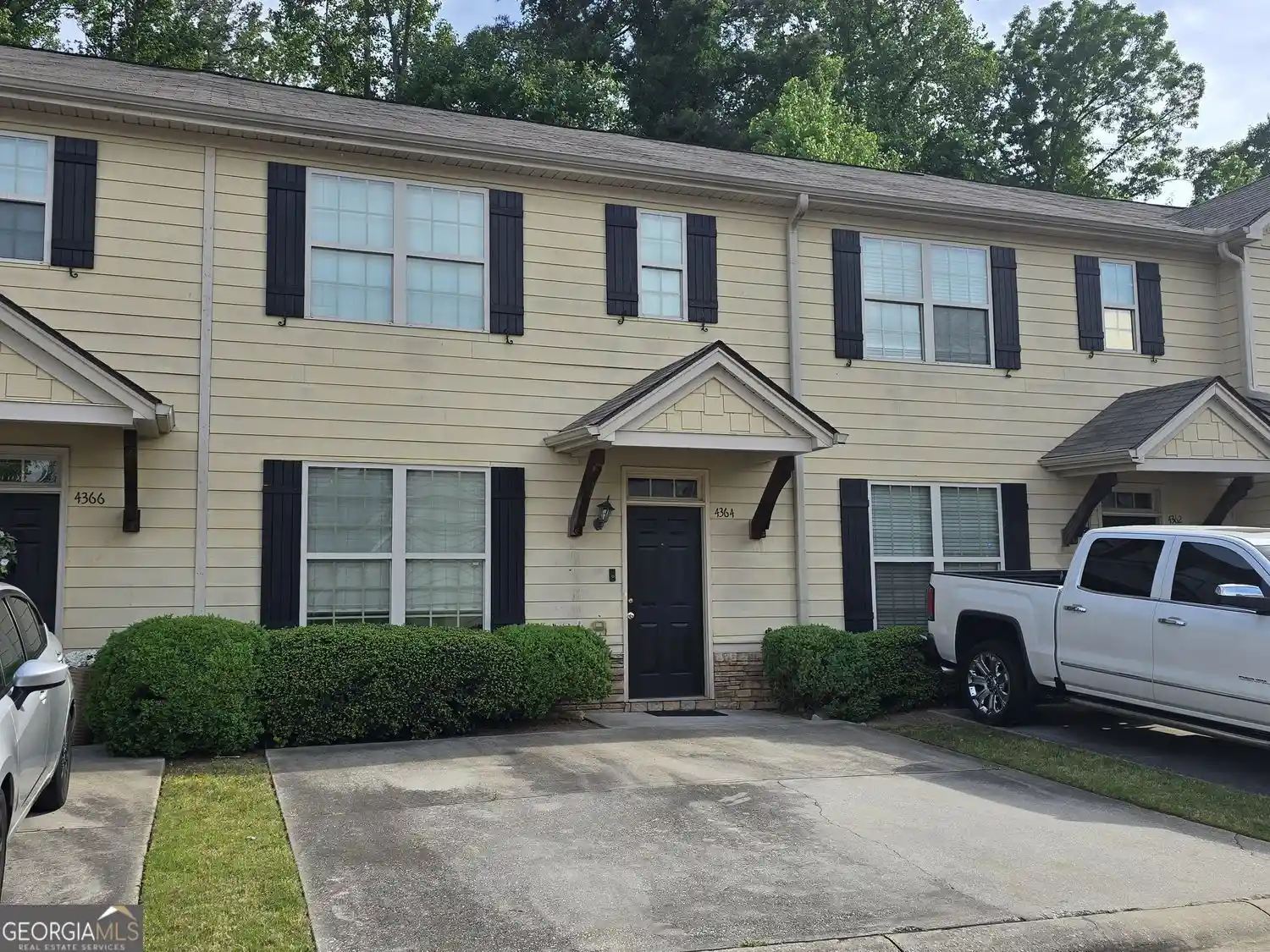 Listing Photo 2 - Condo for sale in 4364 Stone Gate Wy located at 4364 Stone Gate Wy, East Point, GA 30344 - Unit #94