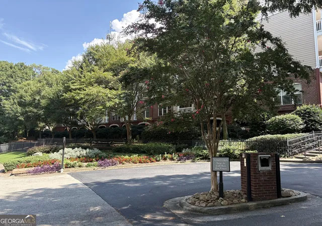 Photo 4 of Condo for sale at 4333 Dunwoody Park #1405, Dunwoody, GA 30338 | MLS# 10825649 | Listing updated on 2026-10-06