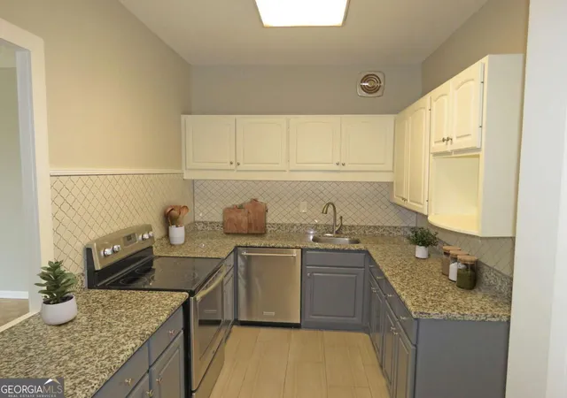 Listing Photo 3 - Condo for sale in building located at 130 26Th St Nw, Atlanta, GA 30309 - Unit #511
