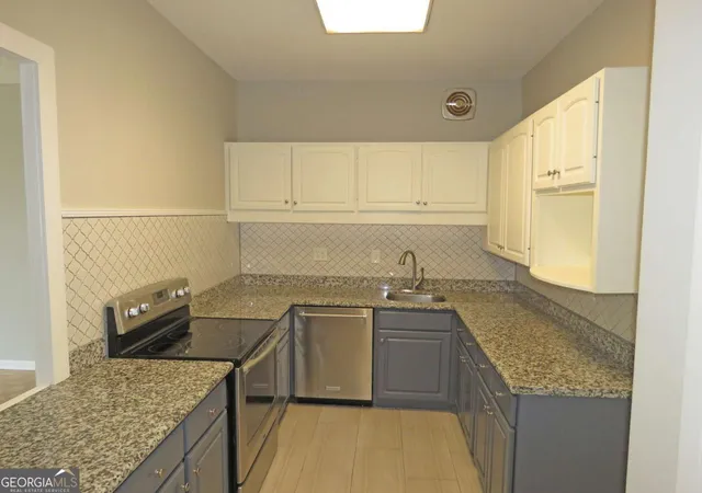 Listing Photo 4 - Condo for sale in building located at 130 26Th St Nw, Atlanta, GA 30309 - Unit #511