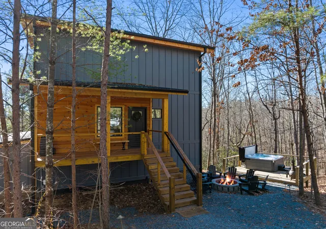 Photo 3 of Sale Pending at 572 Left Turn, Blue Ridge, GA 30513 | MLS# 10735412 | Listing updated on 2026-09-13