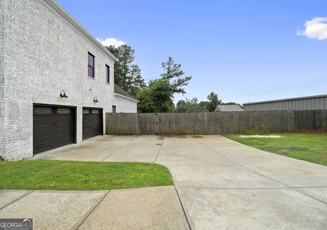 Photo 4 of Sale Pending at 1230 Shallowford Rd, Marietta, GA 30066 | MLS# 10775871 | Listing updated on 2026-09-16