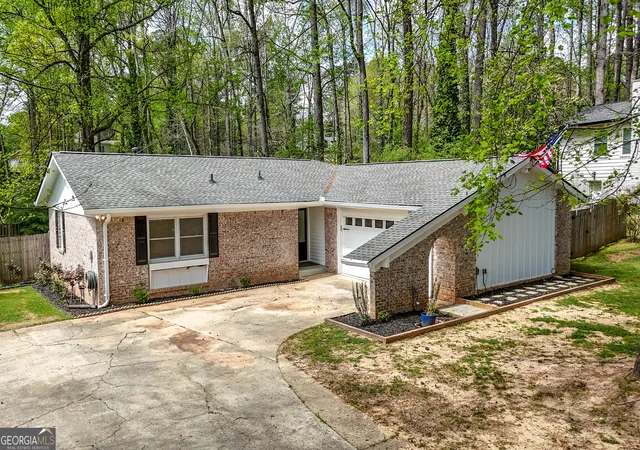 Photo 1 of Sale Pending at 3220 Foxwood Trl Se, Smyrna, GA 30082 | MLS# 10799668 | Listing updated on 2026-08-24