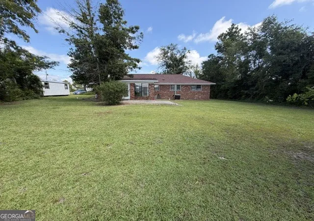 3rd image of 815 E Edwards St, Mount Vernon, GA 30445 | MLS# 10810405
