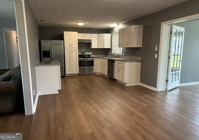 4th image of 815 E Edwards St, Mount Vernon, GA 30445 | MLS# 10810405