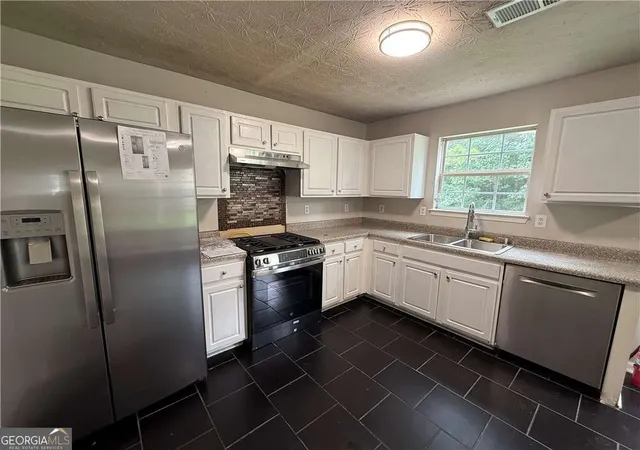 Photo 3 of Single family home for sale at 1023 Quail Hunt Dr, Riverdale, GA 30296 | MLS# 10818084 | Listing updated on 2026-08-17