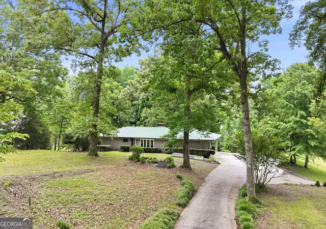 Photo 1 of Single family home for sale at 3334 Little Cir, Gainesville, GA 30506 | MLS# 10768177 | Listing updated on 2026-10-29