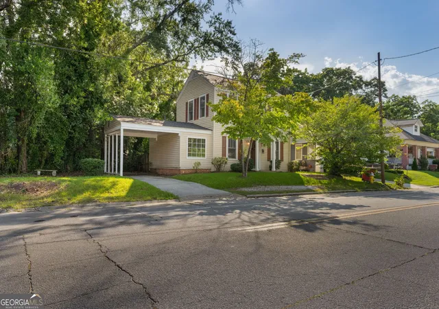 Photo 3 of Sale Pending at 3208 Ridge Ave, Macon, GA 31204 | MLS# 10826109 | Listing updated on 2026-08-24