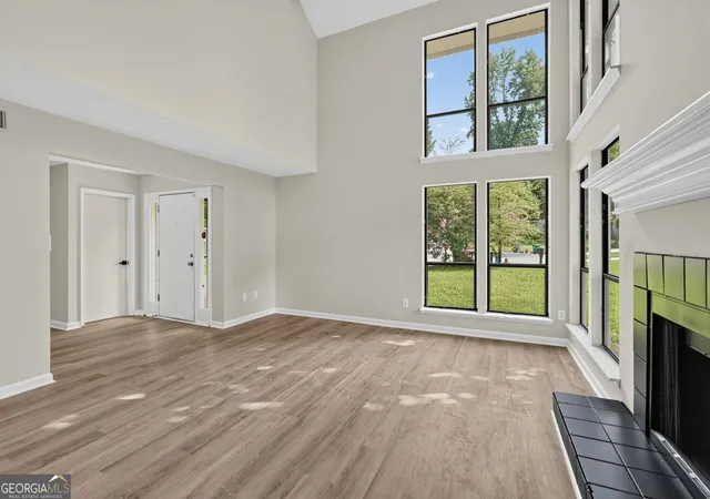 Photo 3 of Sale Pending at 5369 Kelleys Creek Dr, Stone Mountain, GA 30088 | MLS# 10831035 | Listing updated on 2026-09-04