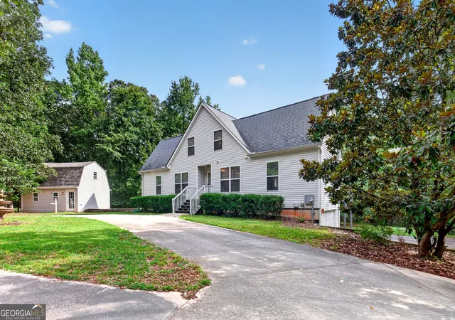 Photo 2 of Sale Pending at 195 Evans Wy, Fayetteville, GA 30215 | MLS# 10826053 | Listing updated on 2026-09-09