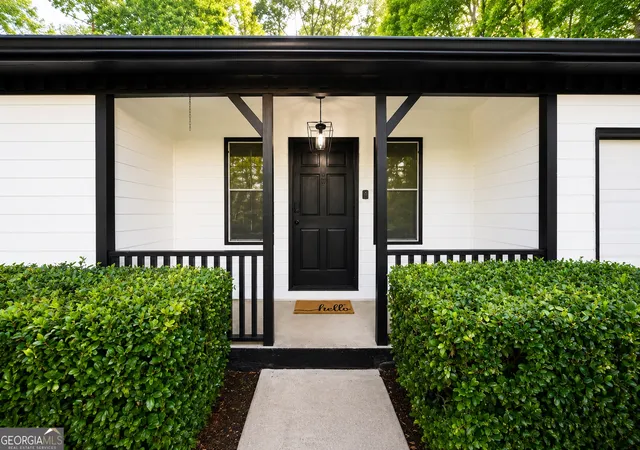 Photo 2 of Single family home for sale at 2290 Bankstone Dr Sw, Marietta, GA 30064 | MLS# 10784692 | Listing updated on 2026-08-08
