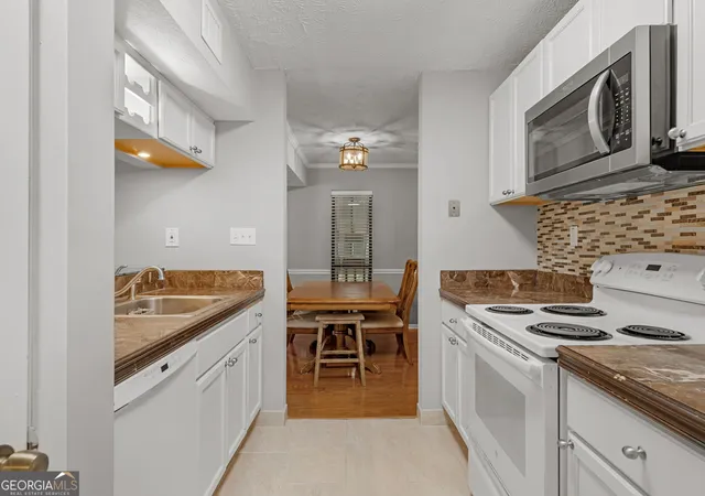 Listing Photo 5 - Condo for sale in building located at 903 Tuxworth Cir, Decatur, GA 30033