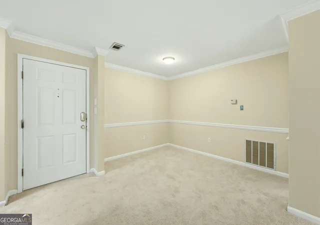 Listing Photo 3 - Condo for sale in building located at 23212 Plantation Dr NE, Atlanta, GA 30324