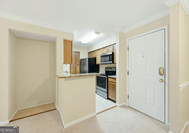Listing Photo 4 - Condo for sale in building located at 23212 Plantation Dr NE, Atlanta, GA 30324