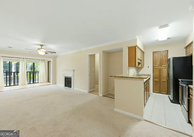 Listing Photo 5 - Condo for sale in building located at 23212 Plantation Dr NE, Atlanta, GA 30324