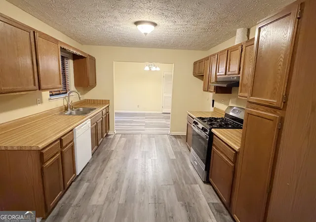 Photo 2 of Sale Pending at 1156 Forest Glen Ct Nw, Acworth, GA 30102 | MLS# 10783136 | Listing updated on 2026-09-02