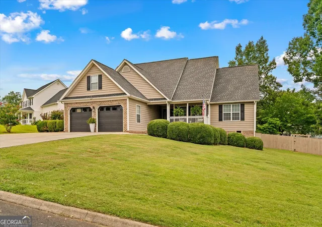 Photo 3 of Single family home for sale at 209 Vineyard Dr, Tunnel Hill, GA 30755 | MLS# 10836331 | Listing updated on 2026-09-03