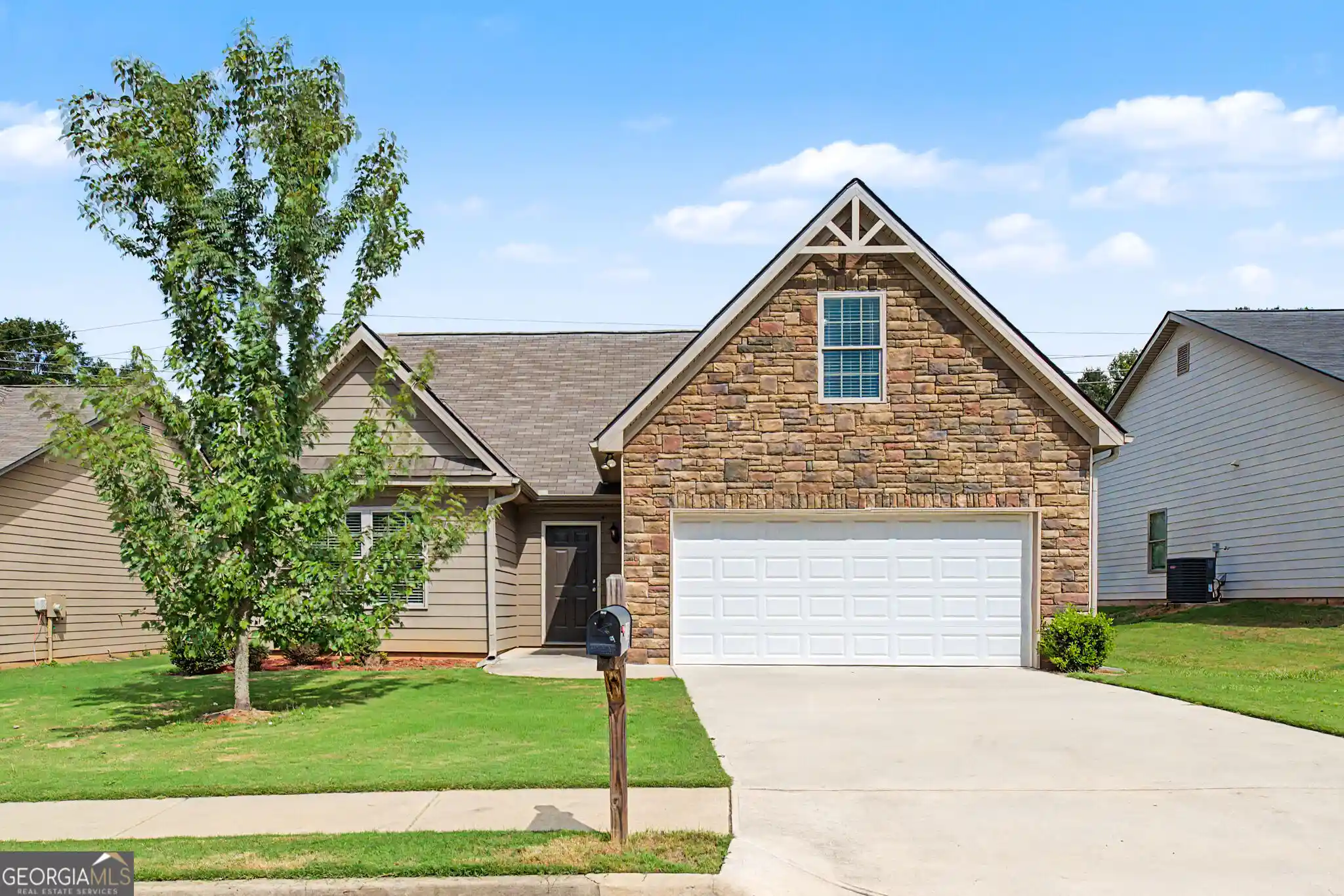 Photo 1 of Single family home for sale at 123 W Lexington Ave, Griffin, GA 30223 | MLS# 10853790 | Listing updated on 2026-10-21