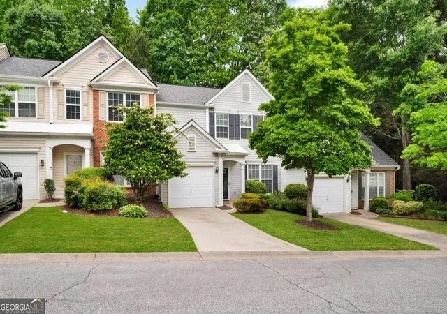 Photo 3 of Sale Pending at 104 Kenninghall Dr Se, Smyrna, GA 30082 | MLS# 10759892 | Listing updated on 2026-09-04