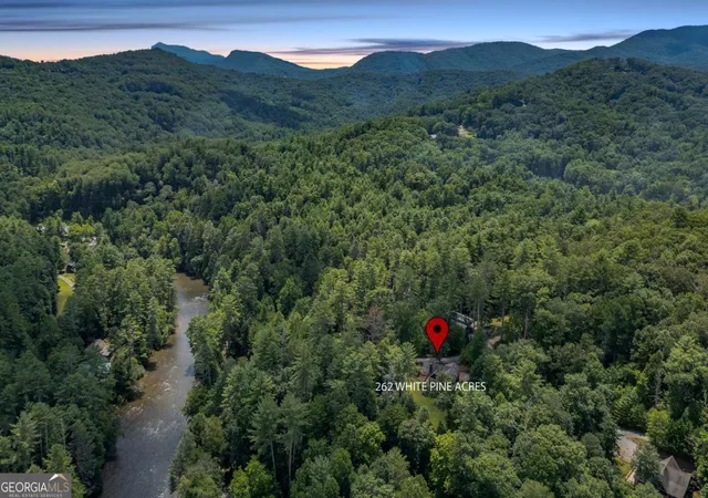 Photo 2 of Single family home for sale at 262 White Pine Acres Dr, Blue Ridge, GA 30513 | MLS# 10820577 | Listing updated on 2026-08-19