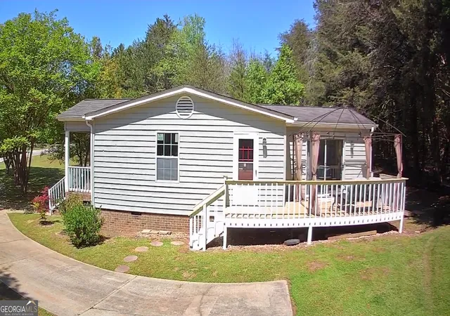 Photo 2 of Single family home for sale at 620 S Hogan Dr, Westminster, SC 29693 | MLS# 10730107 | Listing updated on 2026-07-31