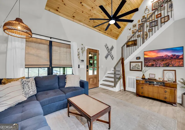 Photo 2 of Single family home for sale at 302 Gumlog Dr, Lavonia, GA 30553 | MLS# 10772764 | Listing updated on 2026-09-04