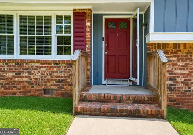 Photo 4 of Sale Pending at 970 Woodbridge Dr Ne, Conyers, GA 30012 | MLS# 10821394 | Listing updated on 2026-08-26