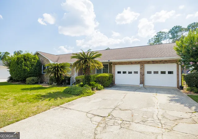 Homes for sale in Valdosta, GA | 2243 Oakgrove Cir, Valdosta, GA 31602 | MLS# 10785240