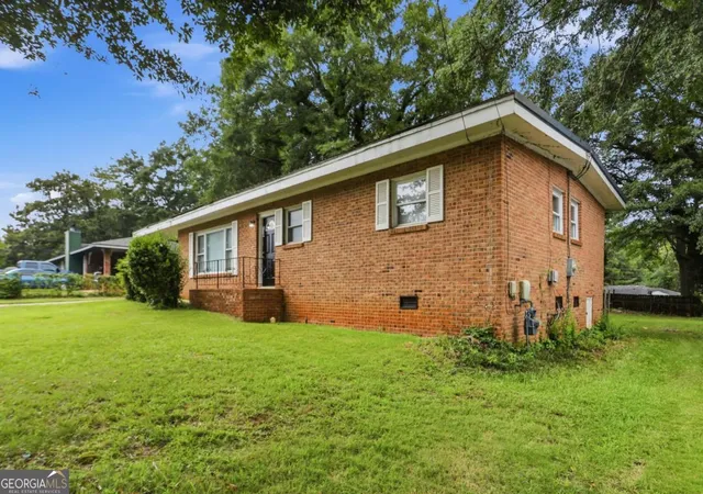 Photo 3 of Single family home for sale at 25 Larose Cir Se, Marietta, GA 30060 | MLS# 10825354 | Listing updated on 2026-09-07