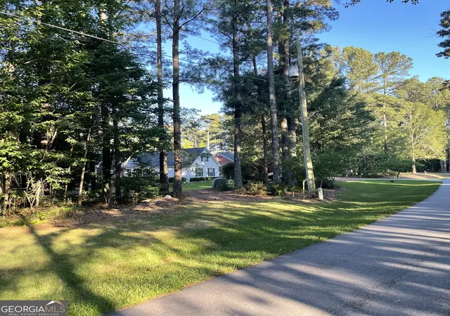 2nd image of 825 North Lake Cir, Oxford, GA 30054 | MLS# 10817527
