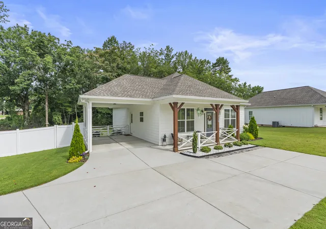 Photo 3 of Single family home for sale at 230 Campbell St, Cleveland, GA 30528 | MLS# 10805973 | Listing updated on 2026-09-16