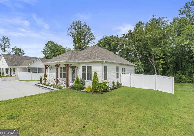 Photo 4 of Single family home for sale at 230 Campbell St, Cleveland, GA 30528 | MLS# 10805973 | Listing updated on 2026-10-07
