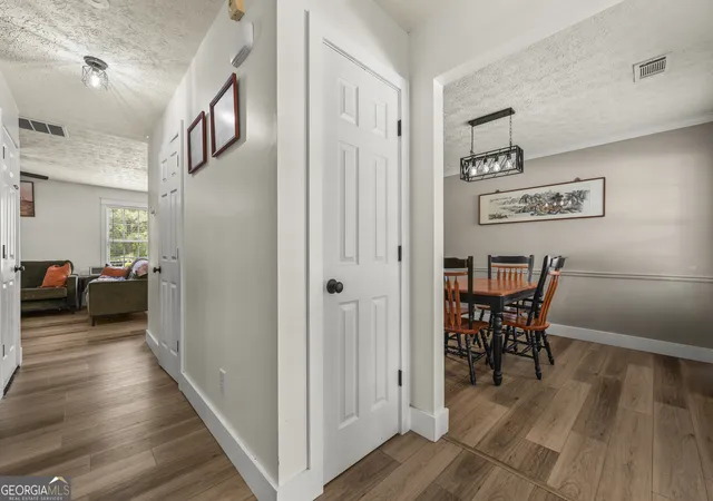 3rd image of 978 Shannon Rd Sw, Loganville, GA 30052 | MLS# 10759579