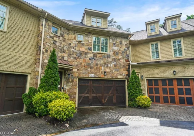 Homes for sale in Atlanta, GA | 3002 Lenox Rd Ne #300, Atlanta, GA 30324 | MLS# 10786558