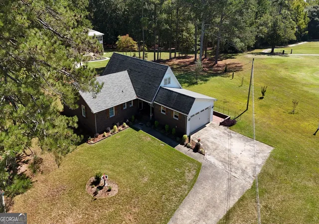 Single family home for sale at 1231 Golf Crse Rd, Elberton, GA 30635 | MLS# 10871788