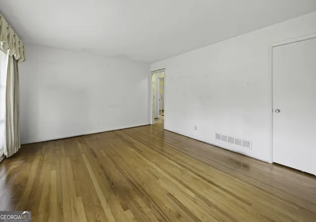 Photo 4 of Single family home for sale at 3130 Stratford Arms Dr, Atlanta, GA 30341 | MLS# 10831681 | Listing updated on 2026-09-07