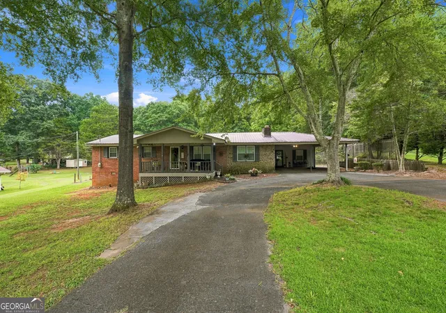Photo 3 of Sale Pending at 5 Elaine Dr Sw, Cave Spring, GA 30124 | MLS# 10815224 | Listing updated on 2026-10-06