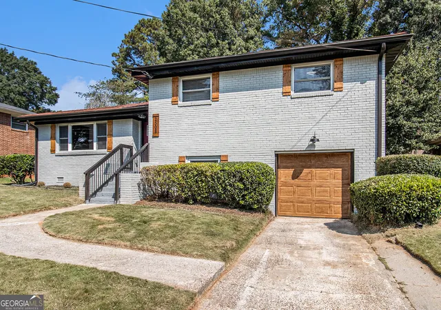 Photo 2 of Single family home for sale at 2508 Fontaine Cir, Decatur, GA 30032 | MLS# 10818438 | Listing updated on 2026-08-31