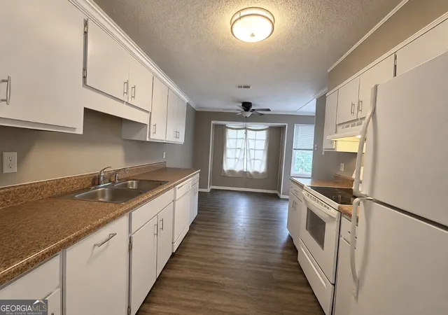 Listing Photo 2 - Condo for sale in building located at 6354 Shannon Pkwy, Union City, GA 30291 - Unit #14F