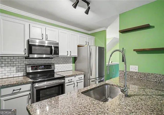 Photo 4 of Townhouse for sale at 1006 Creatwood Cir Se, Smyrna, GA 30080 | MLS# 10806062 | Listing updated on 2026-08-23