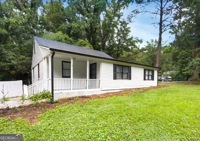 Photo 2 of Single family home for sale at 214 Pinewood Ln, Stockbridge, GA 30281 | MLS# 10764221 | Listing updated on 2026-08-16