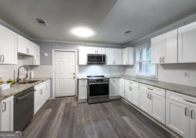 Photo 3 of Single family home for sale at 214 Pinewood Ln, Stockbridge, GA 30281 | MLS# 10764221 | Listing updated on 2026-08-16